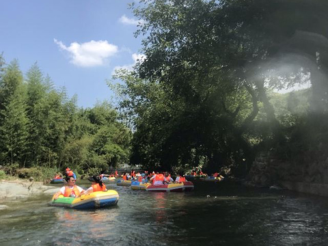 天目山月亮湾漂流旅游景点图片